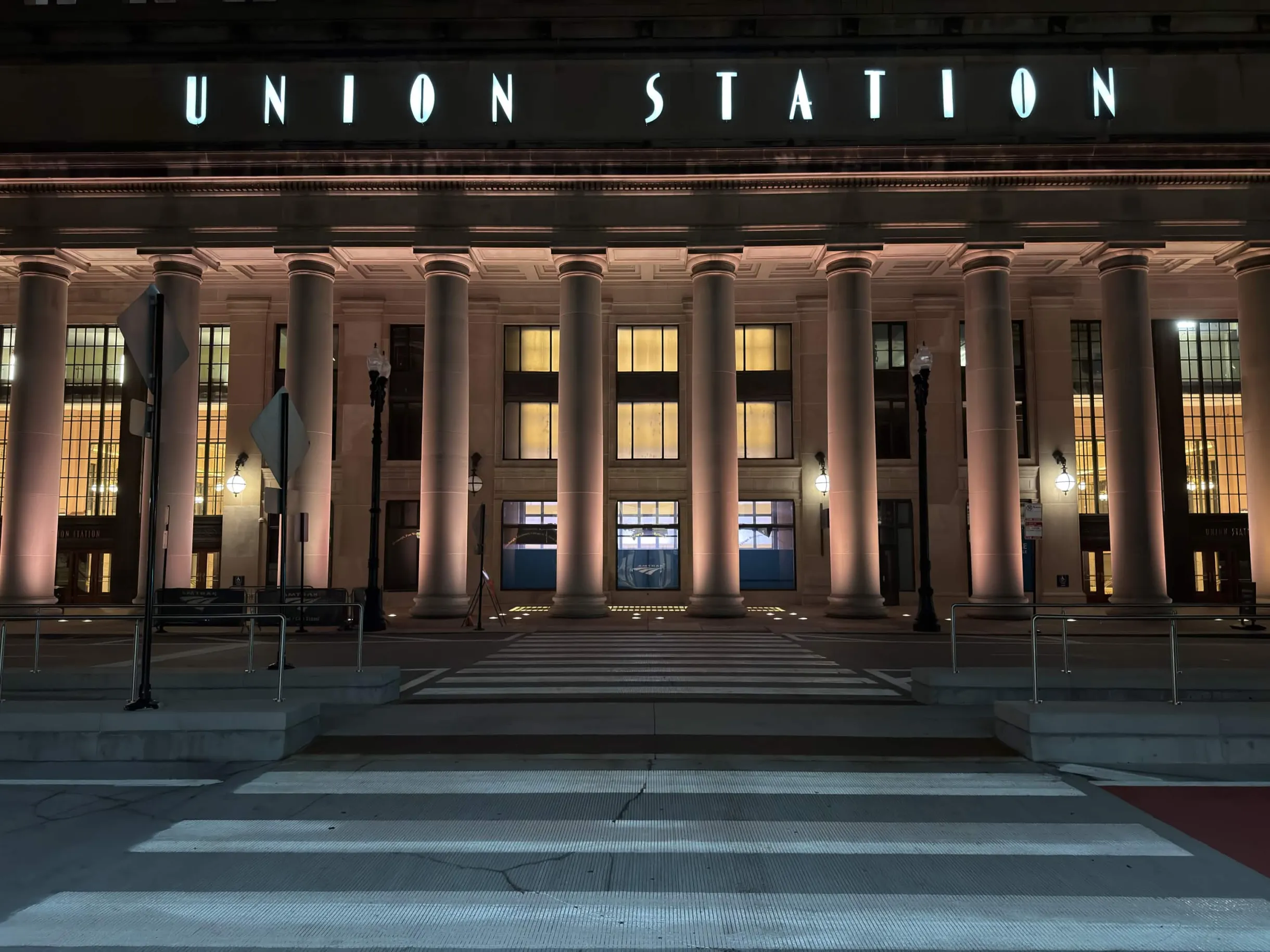 The illuminated entrance to Chicago Union Station at night